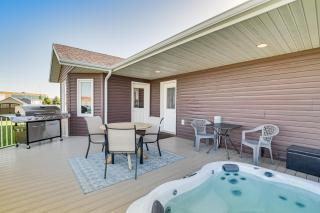 Hot Tub and Fenced Yard Spacious Fargo Home! - 9