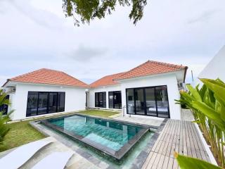 The R Villa Masuari Pool View Staff HomeCinema - Canggu - 4