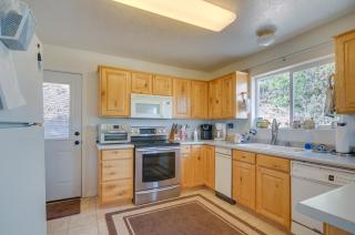 Alton Cabin with Deck about 2 Mi to Dixie Natl Forest! - Long Valley Junction - 1