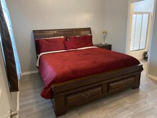Cozy Getaway with King Bed near UTRGV - 6