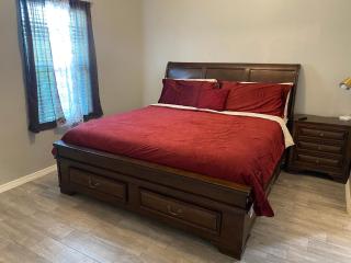 Cozy Getaway with King Bed near UTRGV - 7