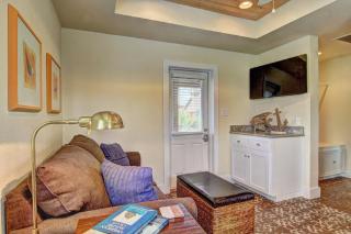 Centrally Located 5 Min to Beach Screen Porch - 9