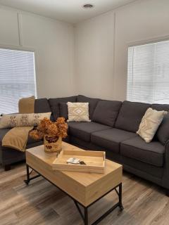 2 BR Modern Home - Visit Saratoga & Lake George - Queensbury - 1