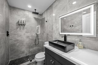 Stylish 2-BR Getaway in Heights with Pool - Houston - 9