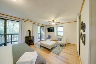 Pet-Friendly Ellijay Cabin in the Woods on 1 Acre! - Ellijay - 2