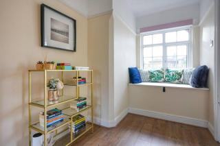 Orchard Bungalow - Sleeps 10 - Close to Town Centre - Free Parking, Pool Table, Fast Wi-Fi and Smart TV with Netflix by Yoko Property - Northampton - 1