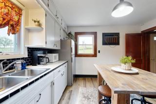 4 BR Historic Farmhouse, Dog-Friendly with WiFi - 4