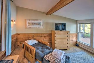 Pet-Friendly Waterfront Cottage On-Site Bunkhouse - East Wakefield - 3