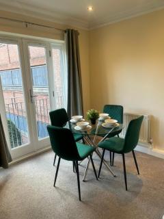 Luxury Green 2 Bed City Centre Apartment close to Mailbox,Bullring, Broad Street for Leisure and Families - 3