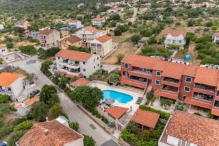 Apartments with a swimming pool Vinisce, Trogir - 22873 - Vinišće - 8