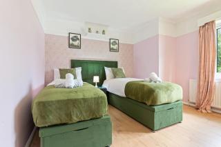 Beautiful 5 Bedroom House in Aylesbury free Parking PENN ROAD - Buckinghamshire - 2