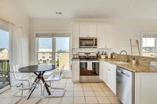 Inviting Atlantic Beach Townhome about half Mi to Ocean - Atlantic Beach - 9