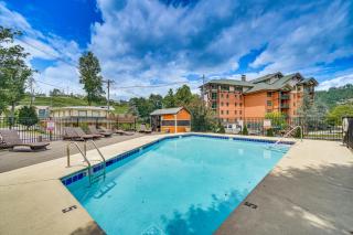 Downtown Gatlinburg Condo with Mountain-View Balcony - Gatlinburg - 7
