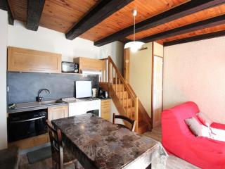 Charmante maison de campagne avec terrasse, cheminée et jardin, animaux acceptés, près des monts du Cantal. - FR-1-742-33 - Ladinhac - 6