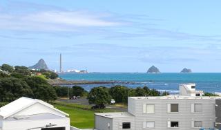 Hamblyn Heights Stunning Seaviews in New Plymouth - 7