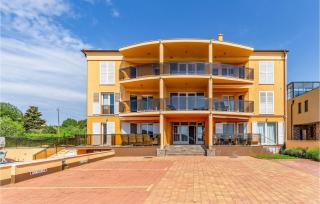 Beautiful Apartment In Pomer With Wifi - Pomer - 2