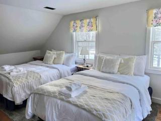 CountryBear- AC, Pool, Hot Tub, Fire Pit, Grill - 1