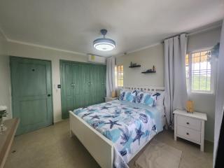 Penthouse Apartment with Bay and Mountain Views, Rooftop BBQ, AC, Fast WiFi, Near Saladilla Beach, Barahona - Santa Cruz de Barahona - 8