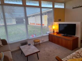 Retro Inspired Holiday Home in the Norfolk Broads - Stalham - 5