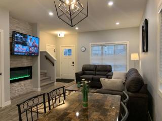 Exquisite 3 BR Villa with Double Garage-King Bed - 4