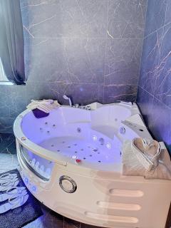 Love Room avec jacuzzi & lit King Size - Saint Etienne - 9