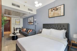 Modern JLT Studio Lake View 5min MetroMarina - Dubai - 1