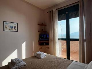 Luxurious 3-Bedroom Beachfront Suite by ApartmentsVloraHolidays - Vlorë - 3