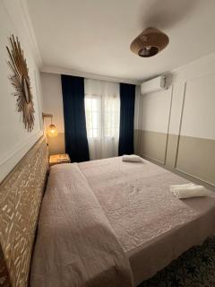 Vera Costa cerca de la playa - 2