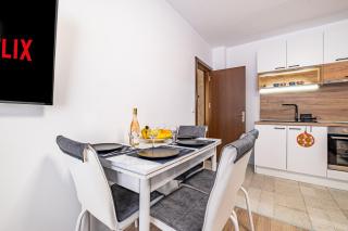 Cozy Central Apartment Varna & parking - Varna - 4