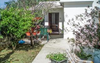 Amazing Apartment In Omisalj - 9