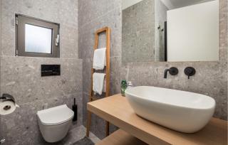 Amazing Apartment In Omisalj - 8