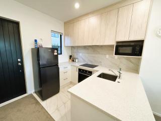 Entire Luxury Cosy Townhouse with Master Bedrooms,10 min to Airport & Sylvia Park - Auckland - 5