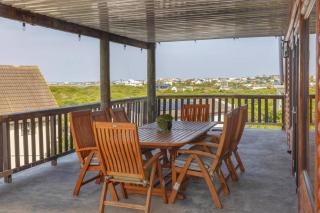 Upmarket Sea View Apartment - 4