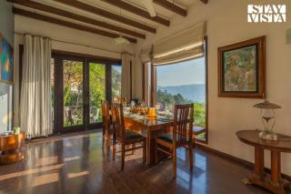 StayVista at Hillcrest Villa with Valley View, Bonfire and Heater - Kasauli - 5