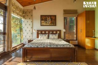 StayVista at Hillcrest Villa with Valley View, Bonfire and Heater - Kasauli - 3