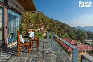 StayVista at Hillcrest Villa with Valley View, Bonfire and Heater - Kasauli - 8