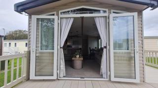 STYLISH MODERN CONTEMPORARY PET FREE HOLIDAY HOME ON AWARD WINNING SHOREFIELD COUNTRY PARK Edge New Forest ENTERTAINMENT AND LEISURE PASSES INCLUDED - Milford on Sea - 4