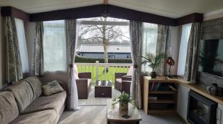 STYLISH MODERN CONTEMPORARY PET FREE HOLIDAY HOME ON AWARD WINNING SHOREFIELD COUNTRY PARK Edge New Forest ENTERTAINMENT AND LEISURE PASSES INCLUDED - Milford on Sea - 0