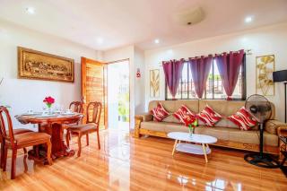 Home Away From Home 2BR Apartment 6 Minutes Drive to Grand Mall WiFi, Netflix & Free Parking - 9