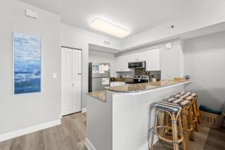 Modern Beachfront Condo on the Beach Sleeps 6! by Dolce Vita Getaways PCB - Panama City Beach - 3