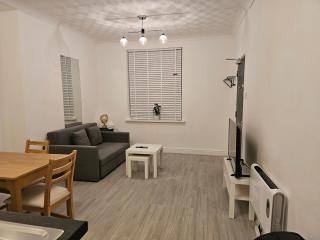 Modern & Cosy 1 bedroom flat in Bridgend town - Bridgend - 0