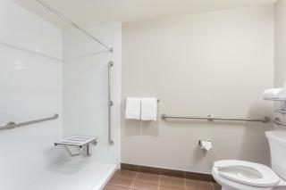 Microtel Inn and Suites by Wyndham Kitimat - 9