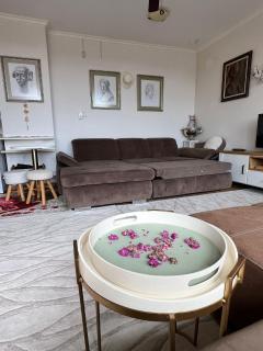 Kazanlak DOWNTOWN Central Apartment Guesthouse with Full Kitchen, Panoramic Views, Self Check-in & Free Parking, Best Value! - 4