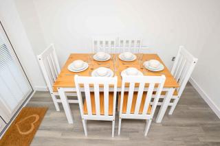 Modern Luxury 5 Bedroom House With Parking - Chatham - 4