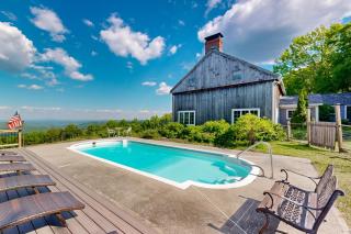 Cooper Hill Hideout - East Dover - 7
