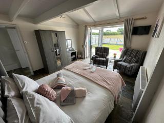 Dwylig Isa Holiday Cottages - Rhuddlan - 4