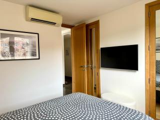 Place des Lices, parking, 75m2, standing - Saint-Tropez - 2