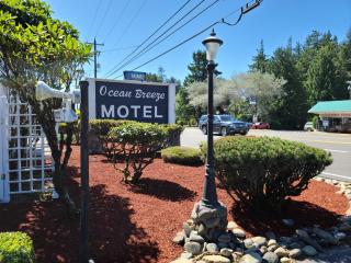 Ocean Breeze Motel - 0