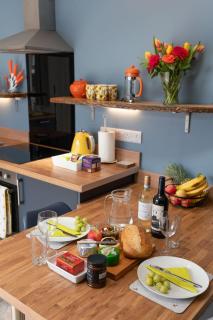 LLANSTEFFAN - Flora a Fabulous apartment for 2 - 6