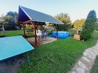 Livi Apartman merevfalú kerti medencével - 8